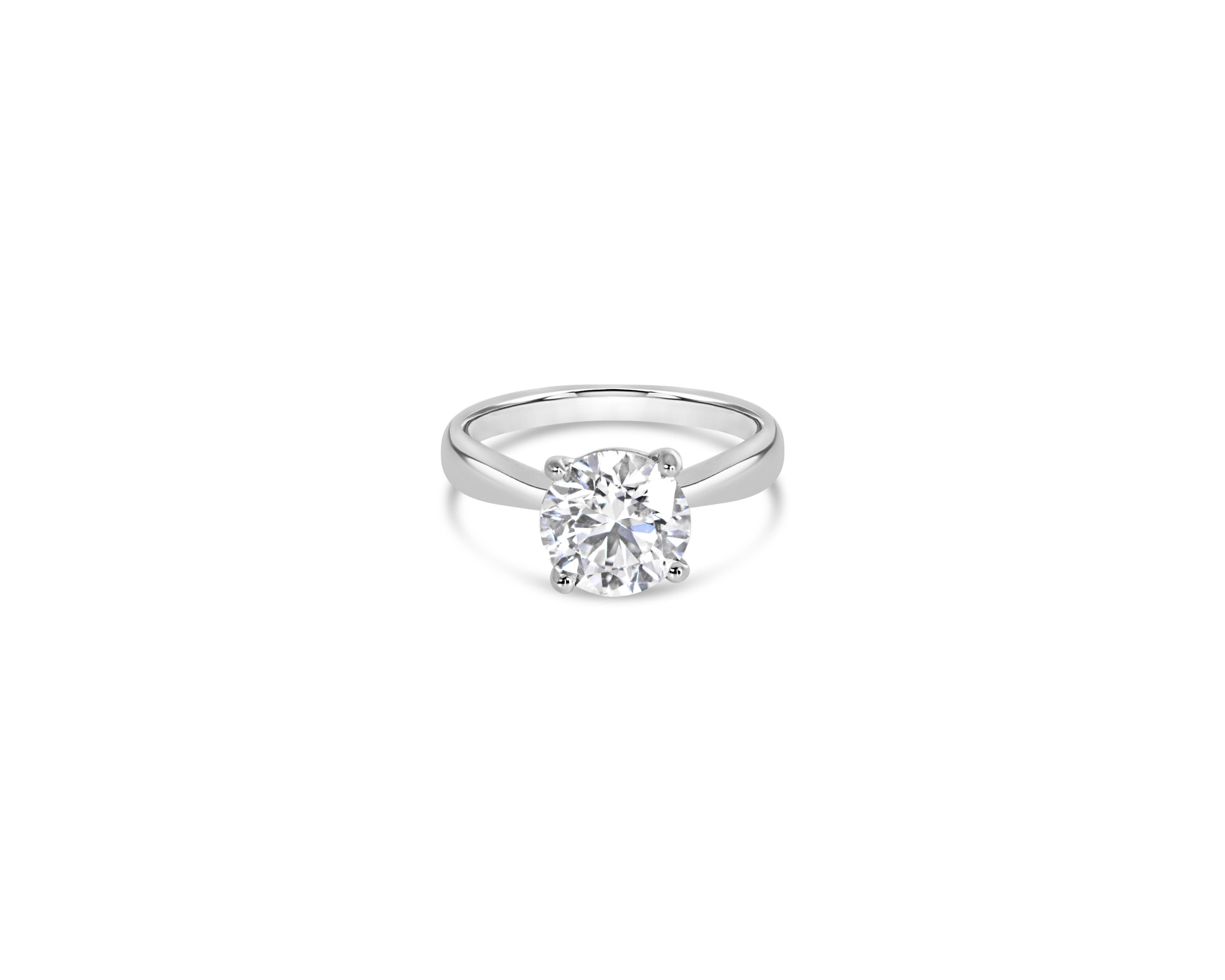 "Classic Beauty, L" Four-Prong Round Solitaire Ring