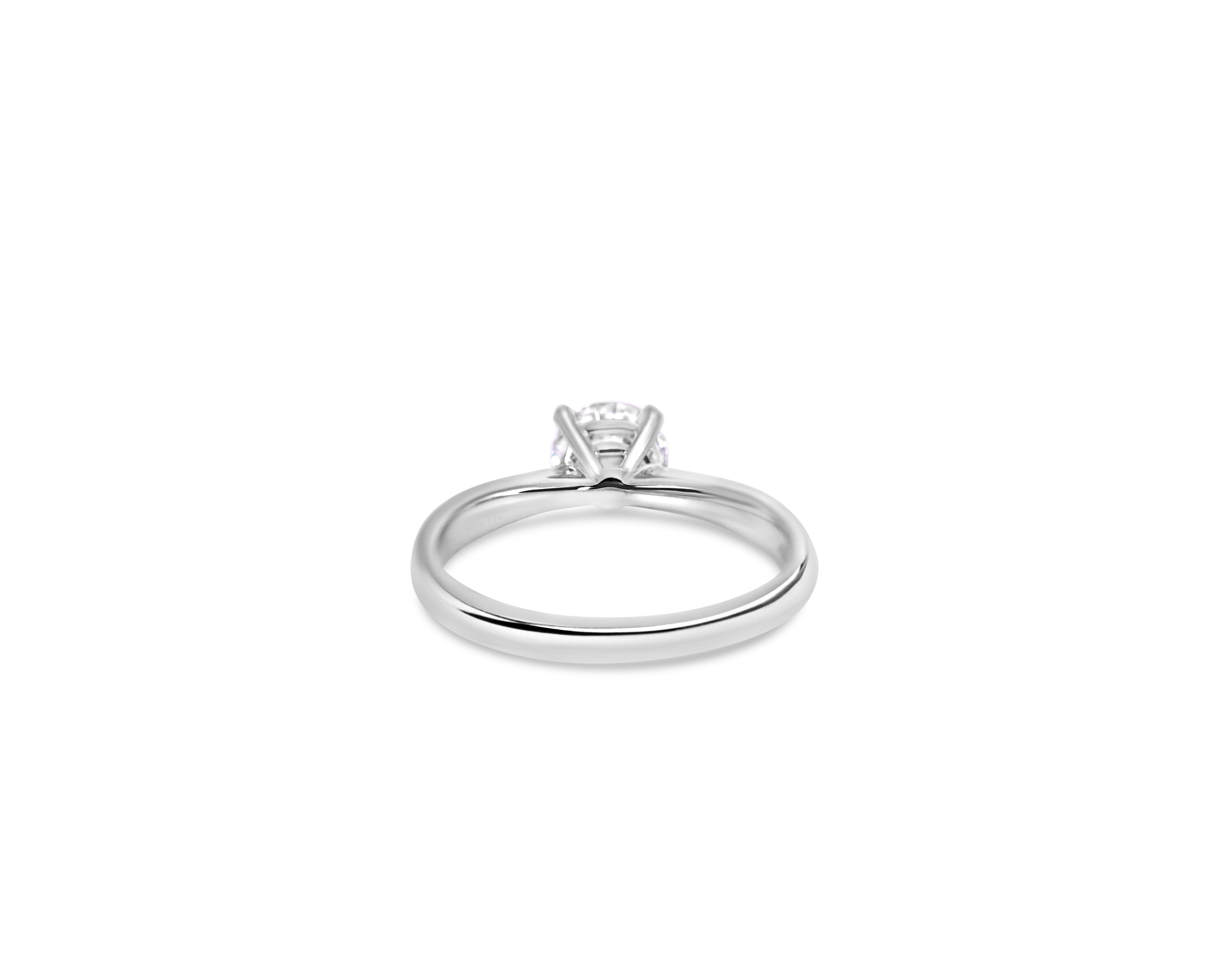 "Classic Beauty, S" Four-Prong Round Solitaire Ring