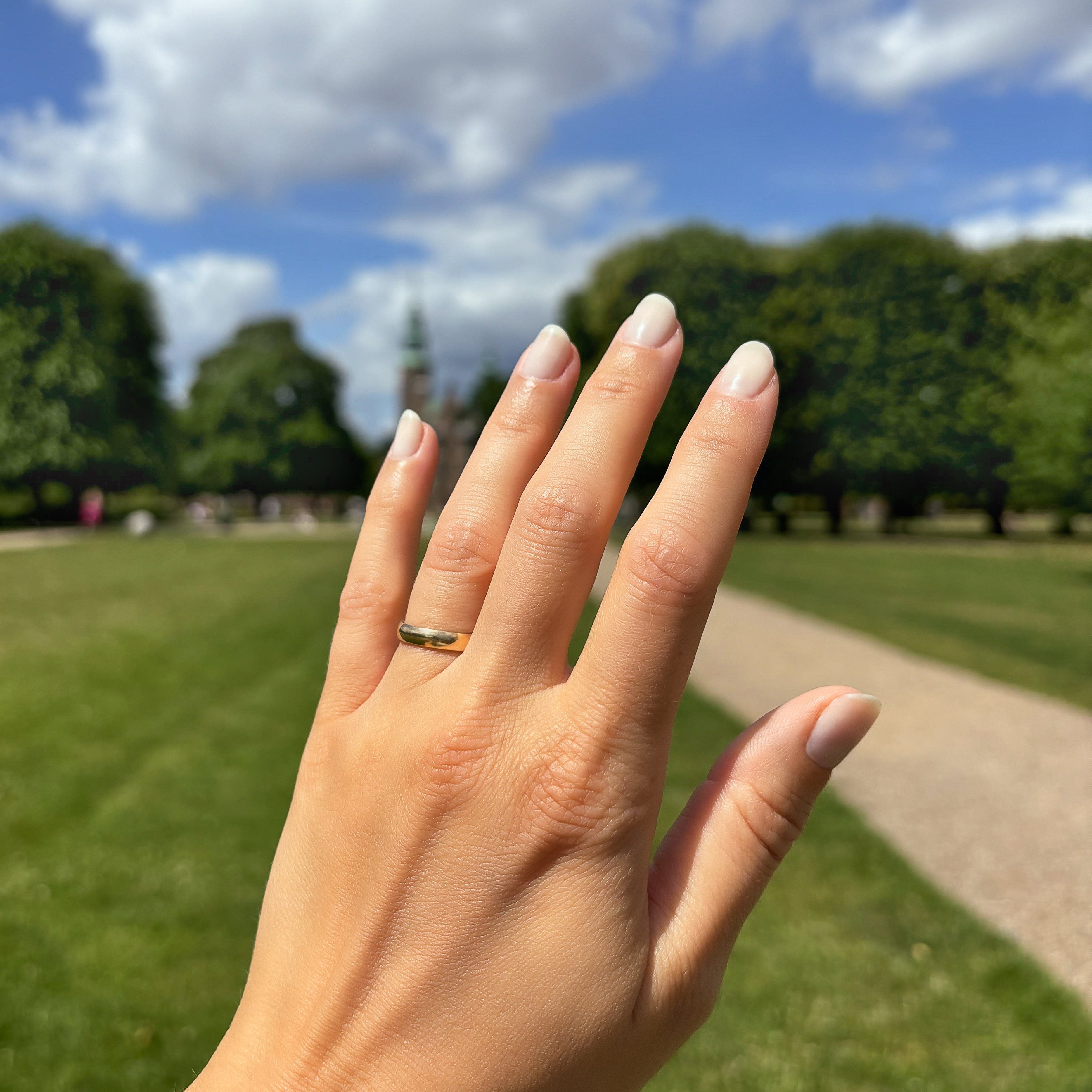 "Classica" Plain Classic Curved Wedding Band in Yellow Gold, 3.4 mm