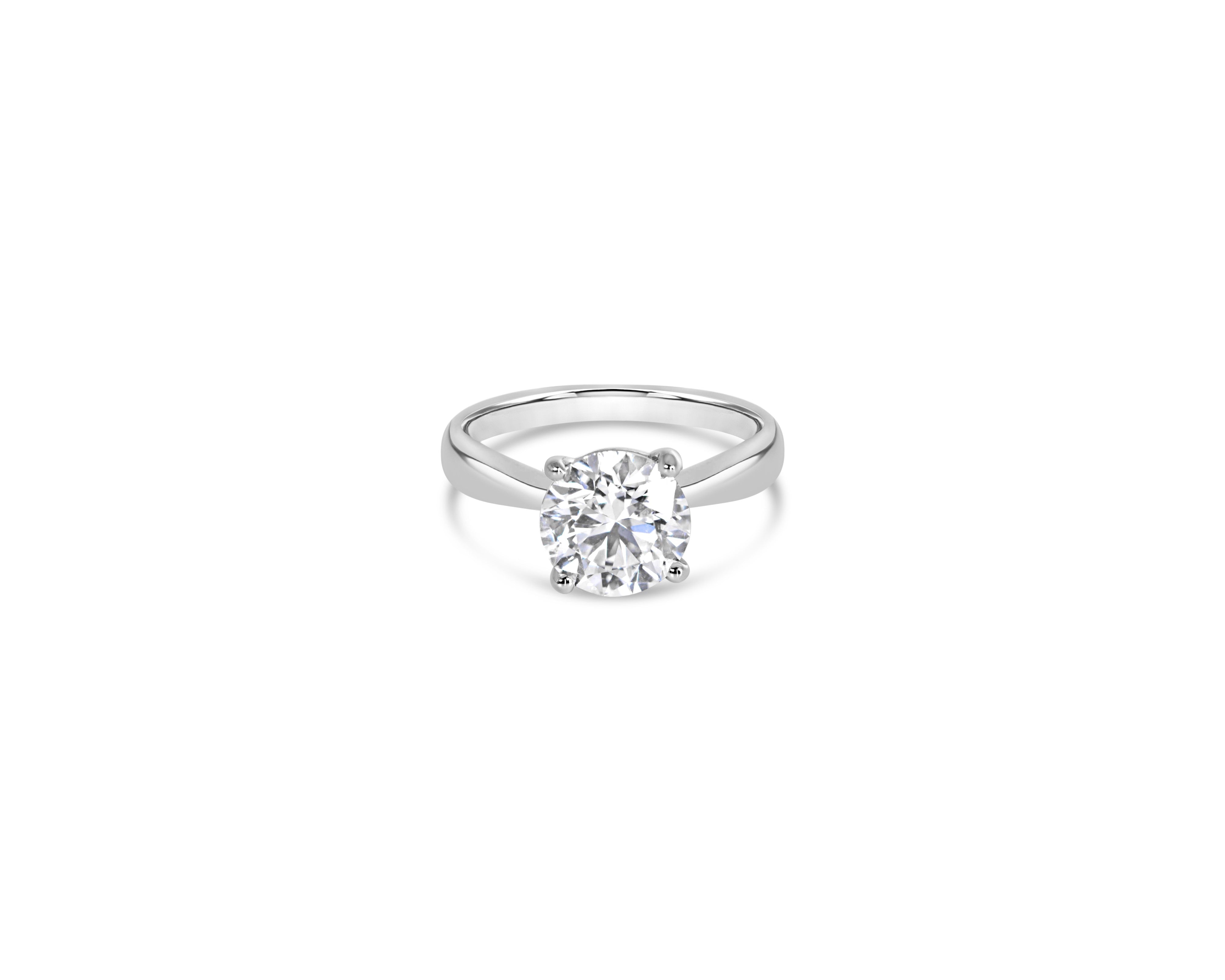 "Classic Beauty, L" Four-Prong Round Solitaire Ring