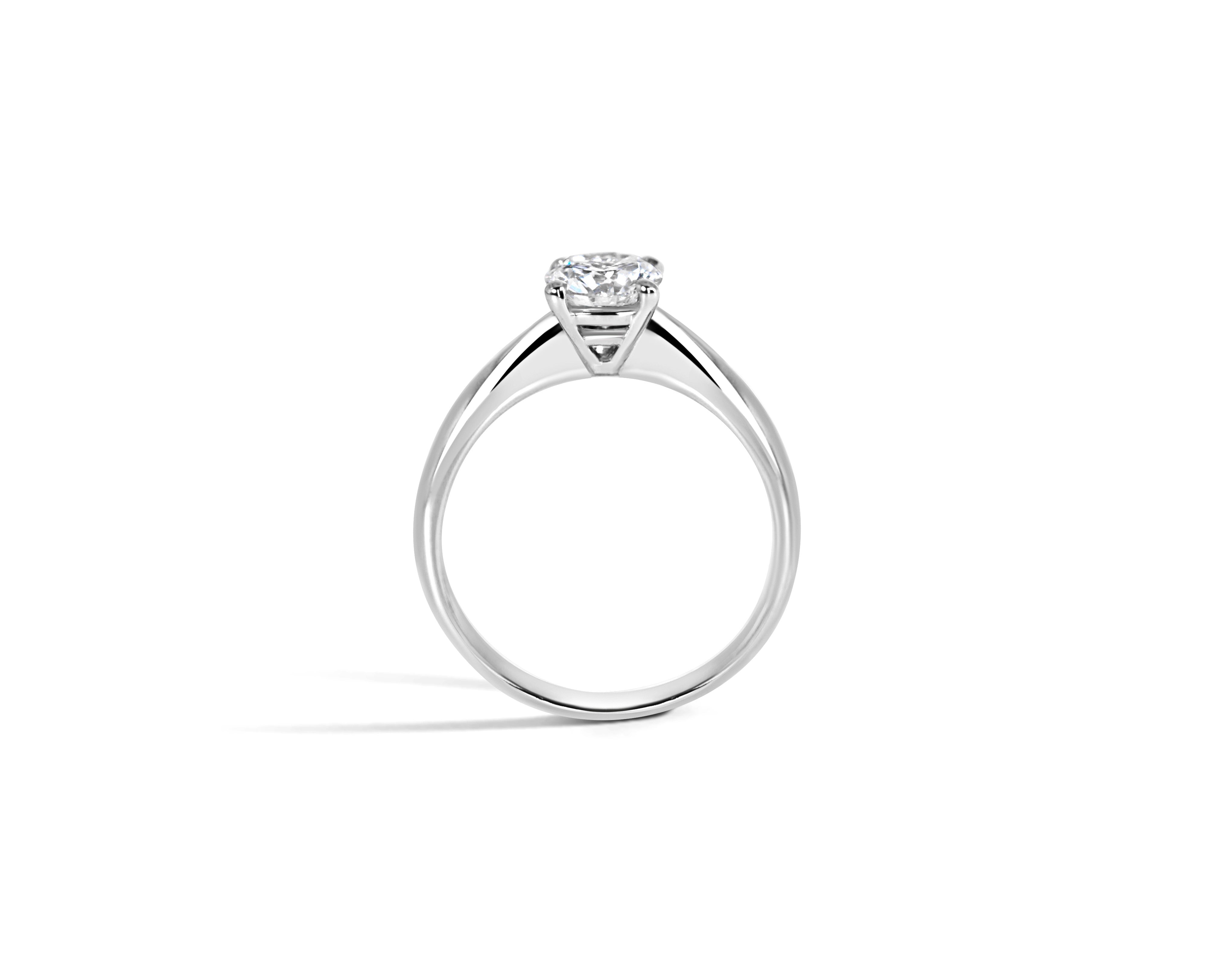 "Classic Beauty, S" Four-Prong Round Solitaire Ring